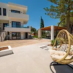 Alhena Pavilion * Bouzaíika